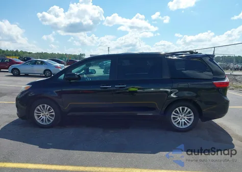 2016 Toyota Sienna Xle 8 Passenger z USA, uszkodzony, nr VIN 5TDYK3DC8GS711357